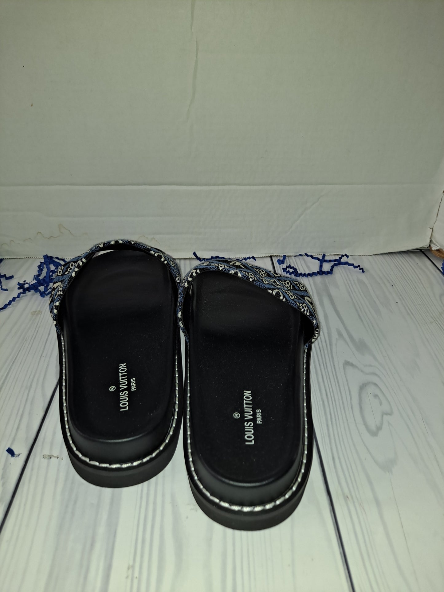 ON HAND LV SLIDES SIZE 8