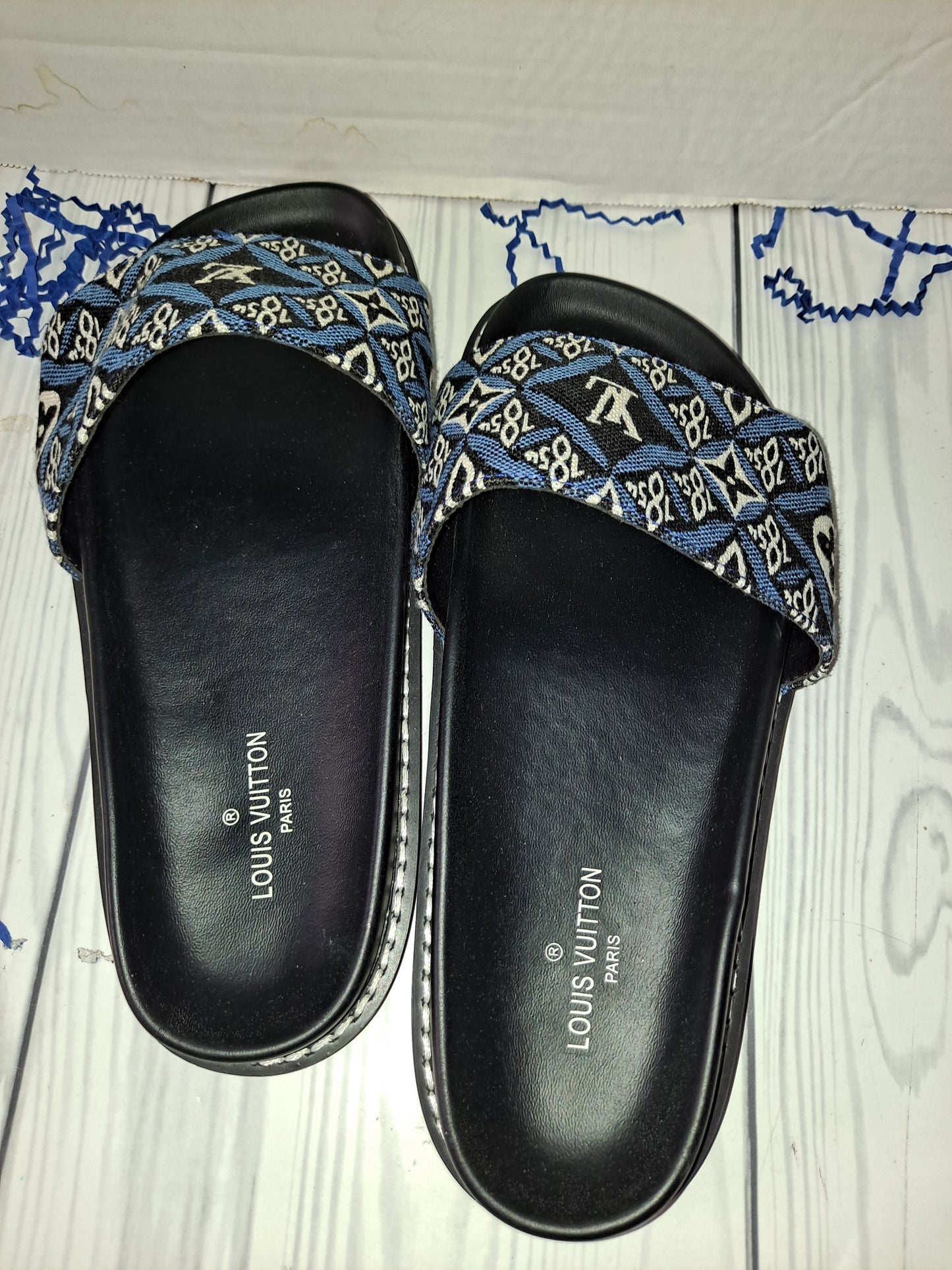 ON HAND LV SLIDES SIZE 8