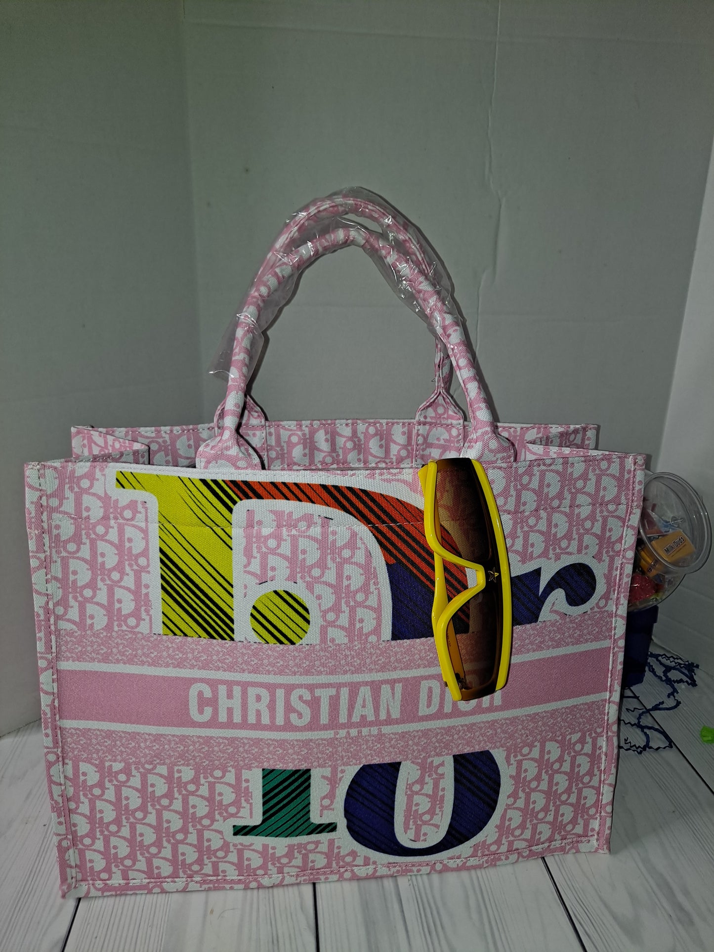 CD TOTE BAG WITH SUNGLASSES