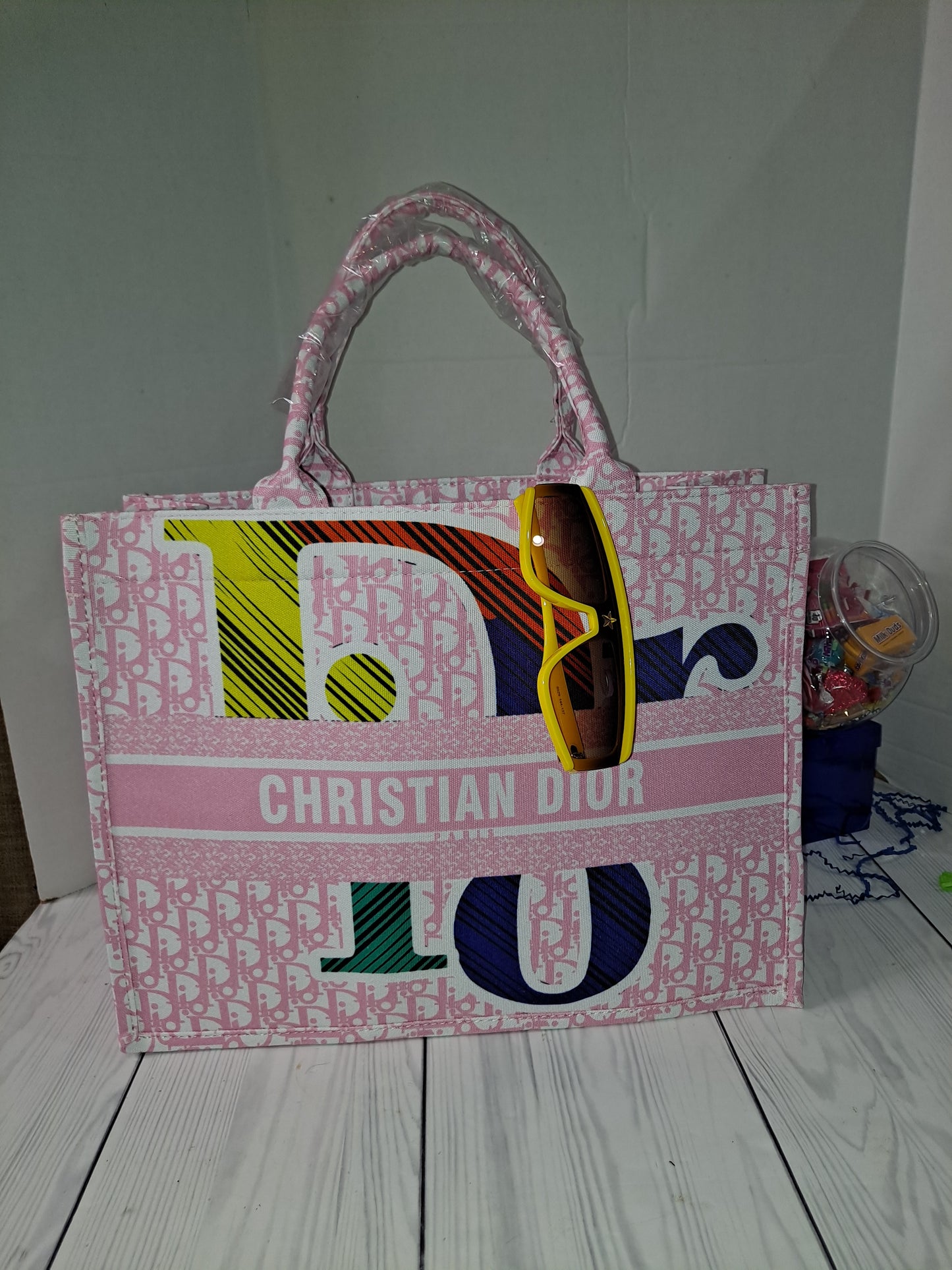 CD TOTE BAG WITH SUNGLASSES