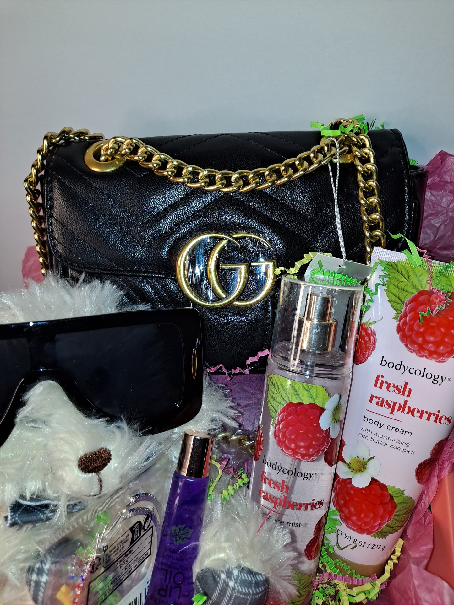 GG GIFT BASKET BUNDLE BAG LOTION & BODY SPRAY GLASSES BEAR BRACELET LIP GLOSS