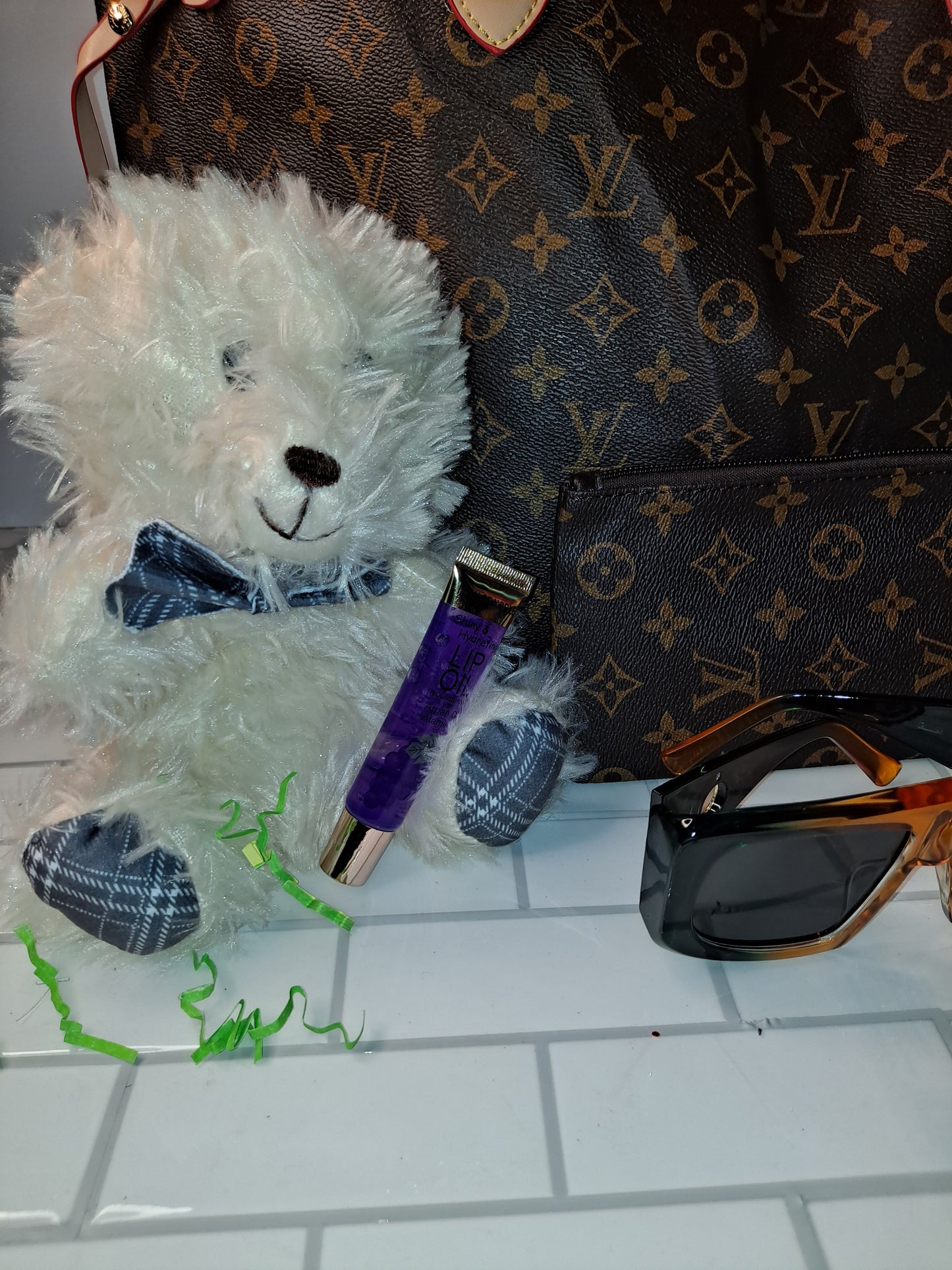 LV NEVERFULL GIFT BASKET BUNDLE BAG LOTION & BODY SPRAY GLASSES BEAR BRACELET LIP GLOSS WRISTLET