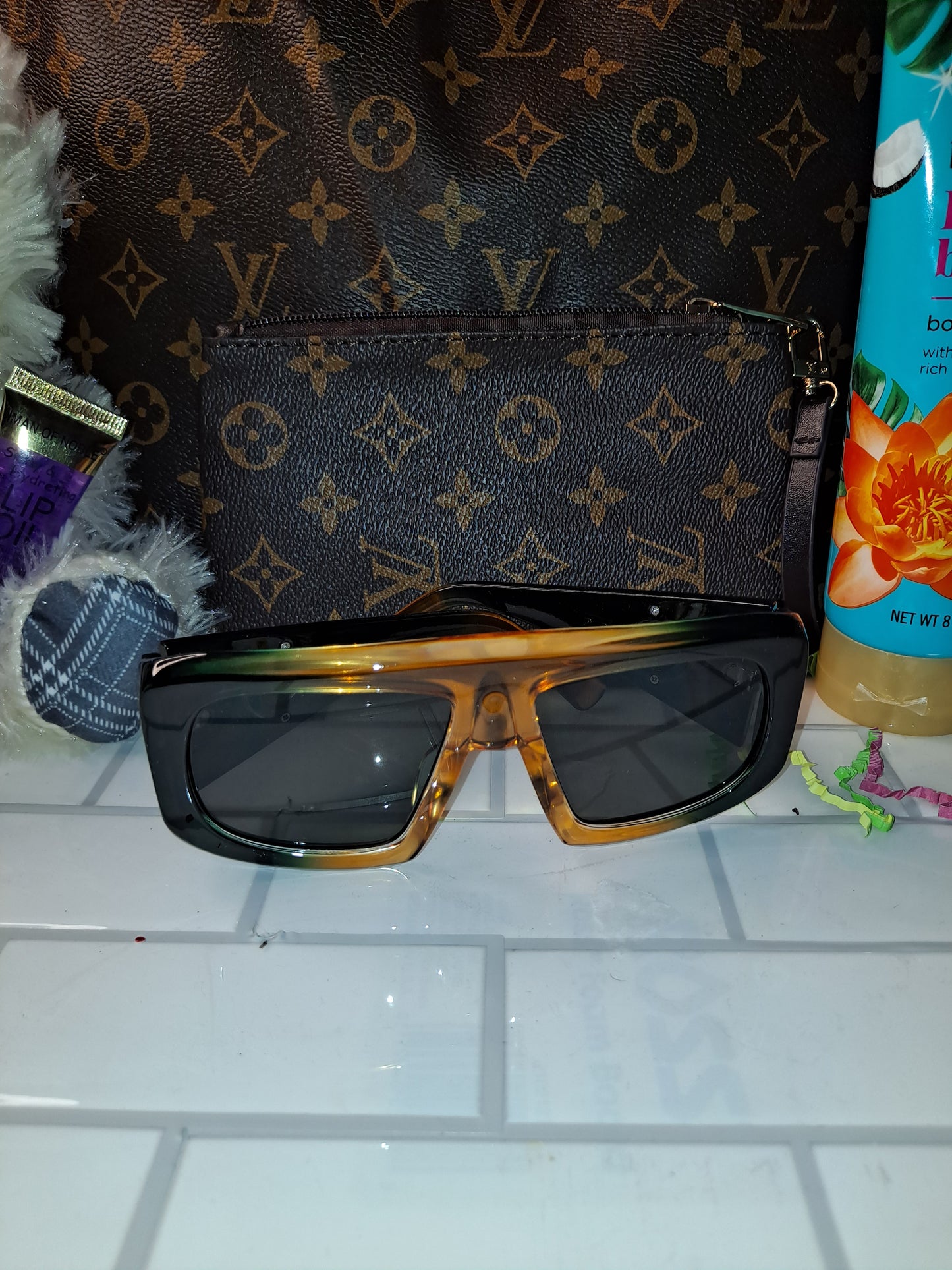 LV NEVERFULL GIFT BASKET BUNDLE BAG LOTION & BODY SPRAY GLASSES BEAR BRACELET LIP GLOSS WRISTLET