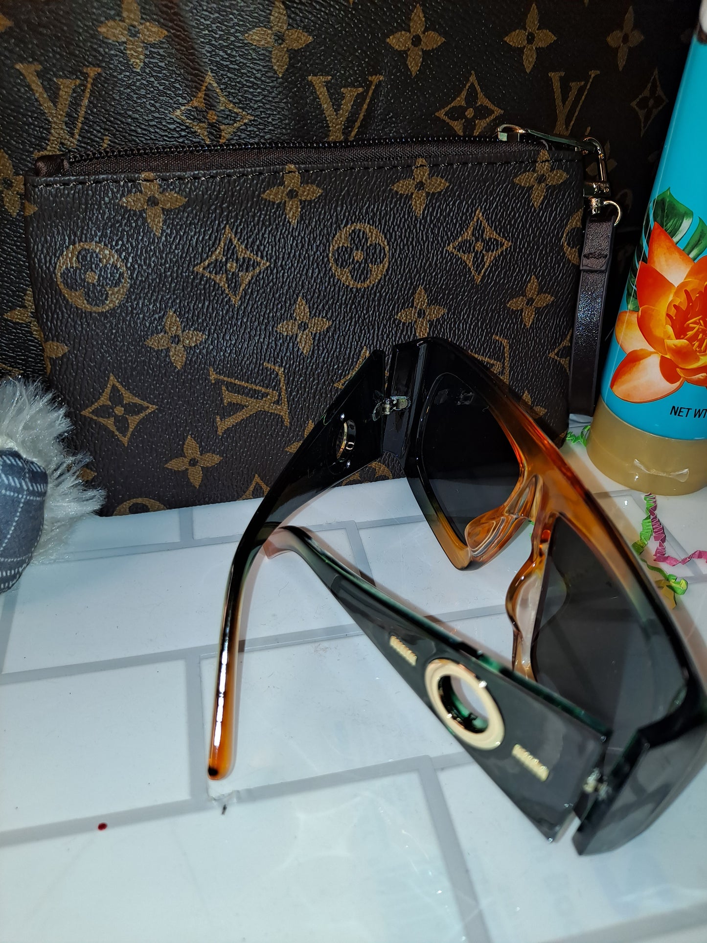 LV NEVERFULL GIFT BASKET BUNDLE BAG LOTION & BODY SPRAY GLASSES BEAR BRACELET LIP GLOSS WRISTLET