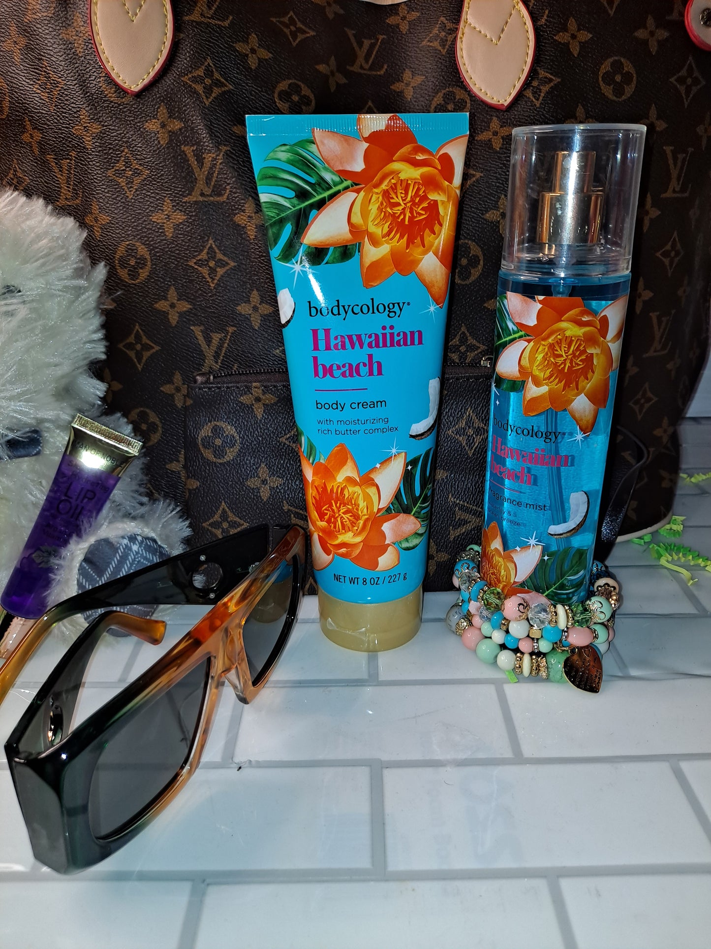 LV NEVERFULL GIFT BASKET BUNDLE BAG LOTION & BODY SPRAY GLASSES BEAR BRACELET LIP GLOSS WRISTLET