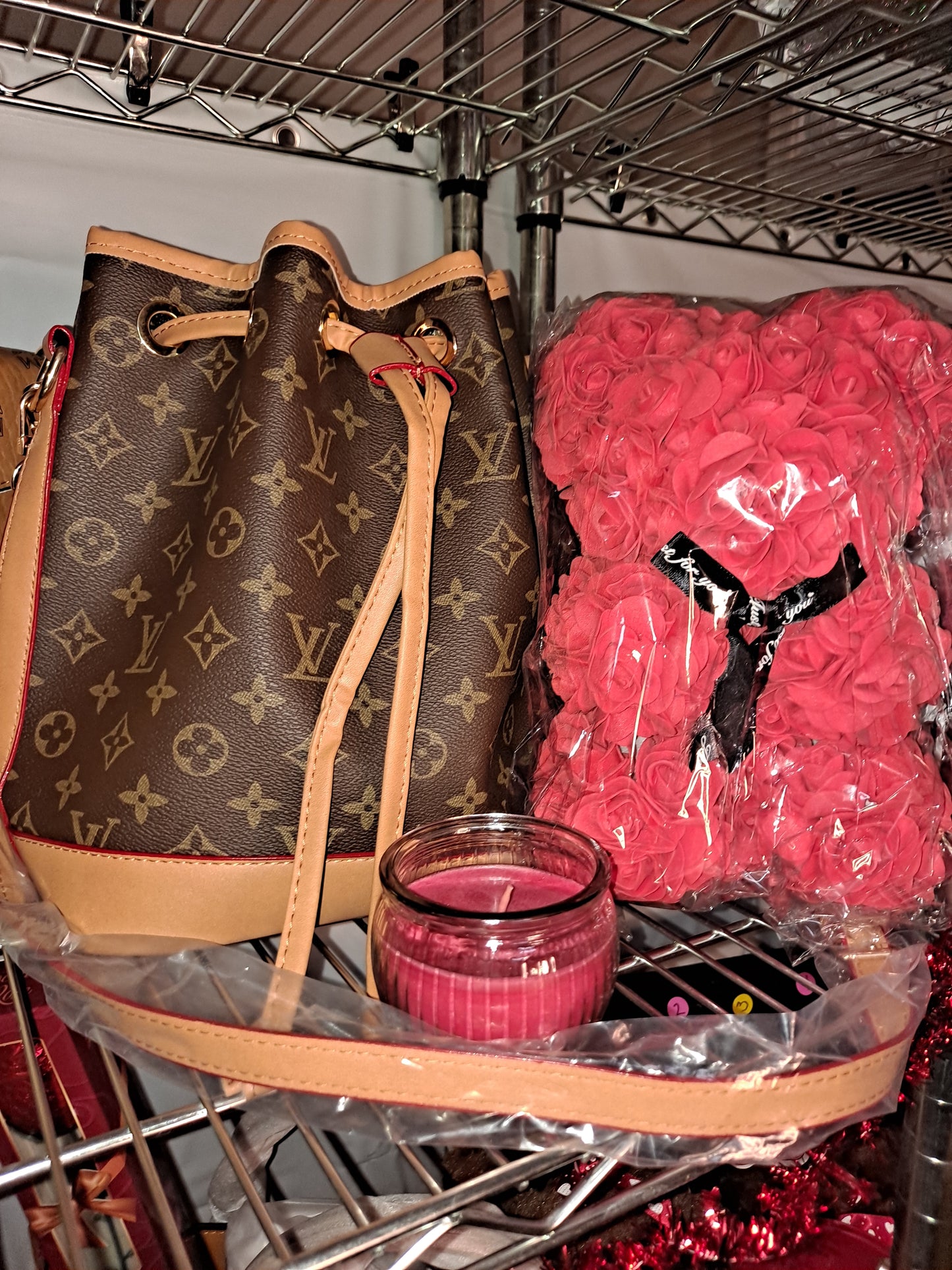 ON HAND LV BUCKET BAG & ROSE BEAR