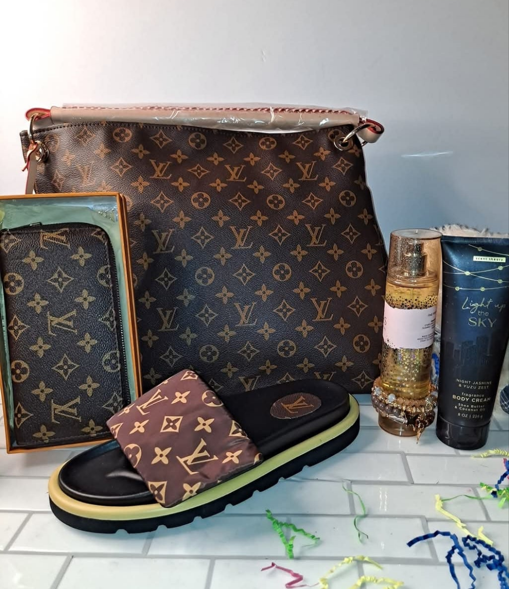 ON HAND LV ARTSY BAG, WALLET