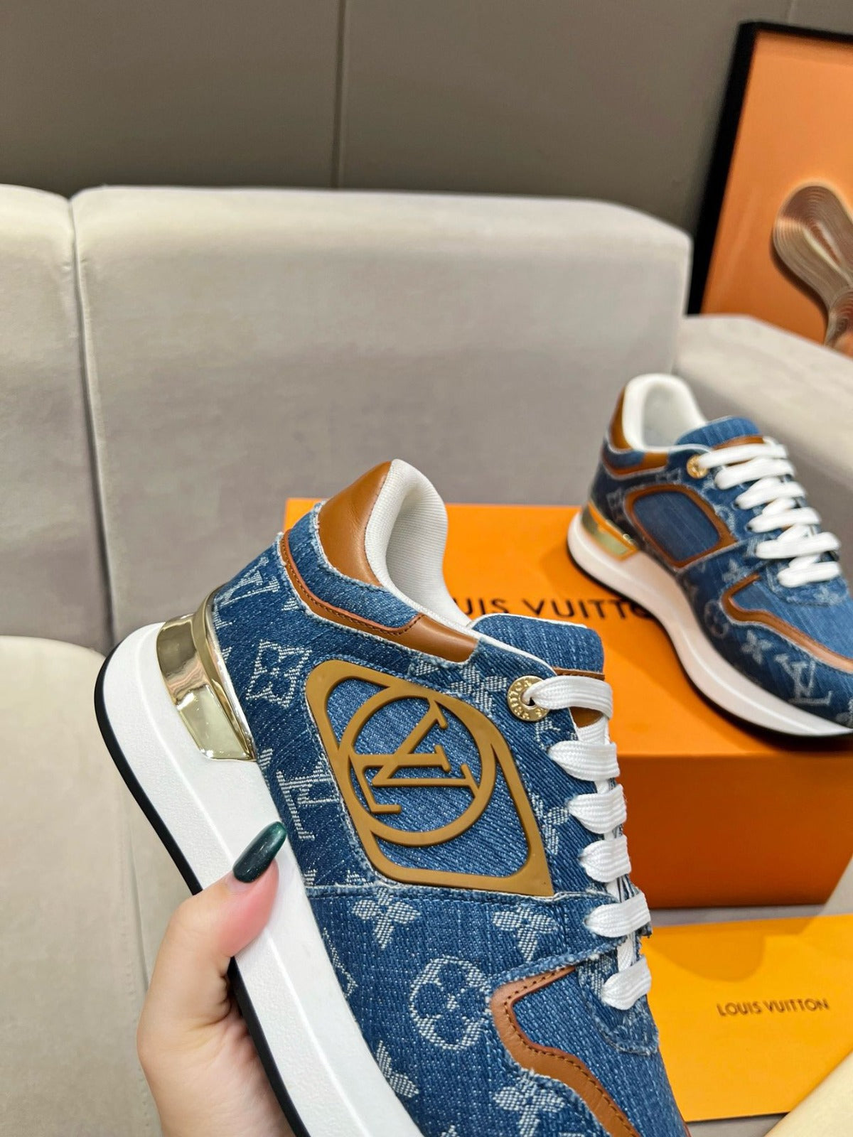 LV SNEAKERS