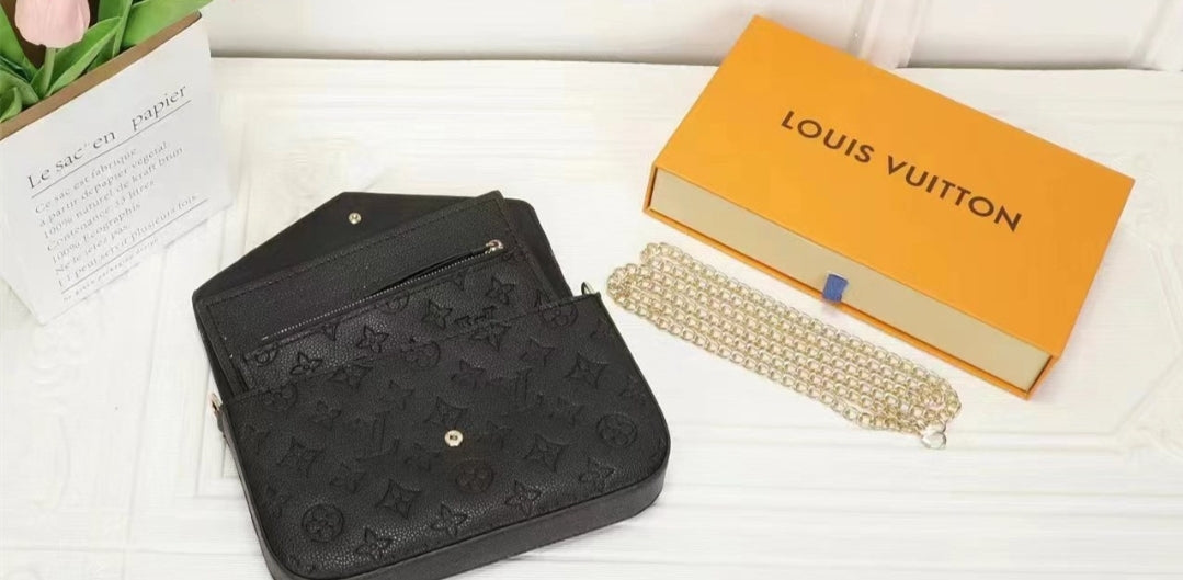 LV GOLD CHAIN CROSSBODY BAG 61276