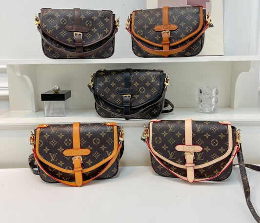 LV FRONT LACH CROSSBODY BAG 77738