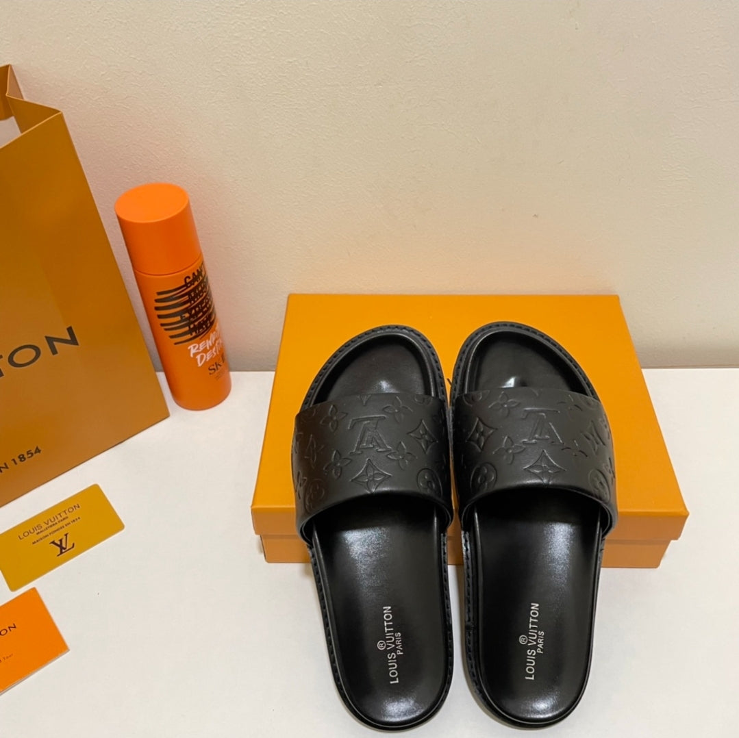 BLACK LV EMBOSSED SLIDES