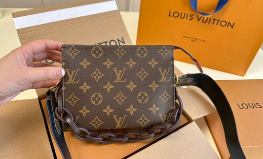 LV CROSSBODY BAG 3240135