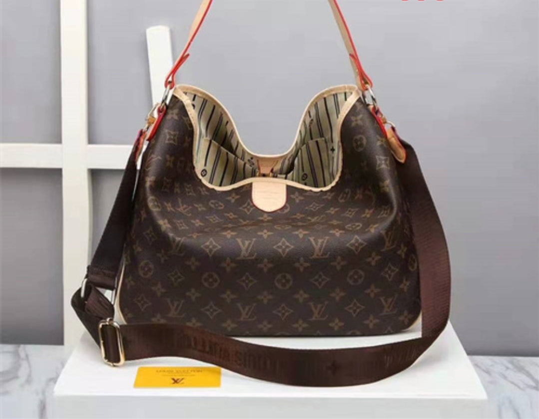 LV GUITAR STRAP BAGS 40154