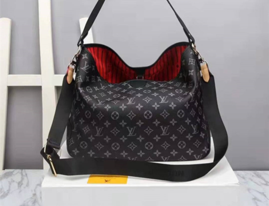 LV GUITAR STRAP BAGS 40154