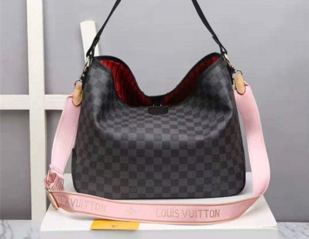 LV GUITAR STRAP BAGS 40154