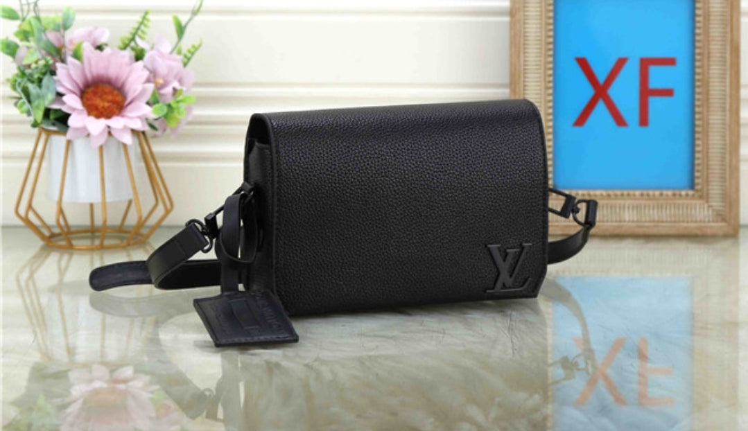 LV CROSSBODY BAGS 82367