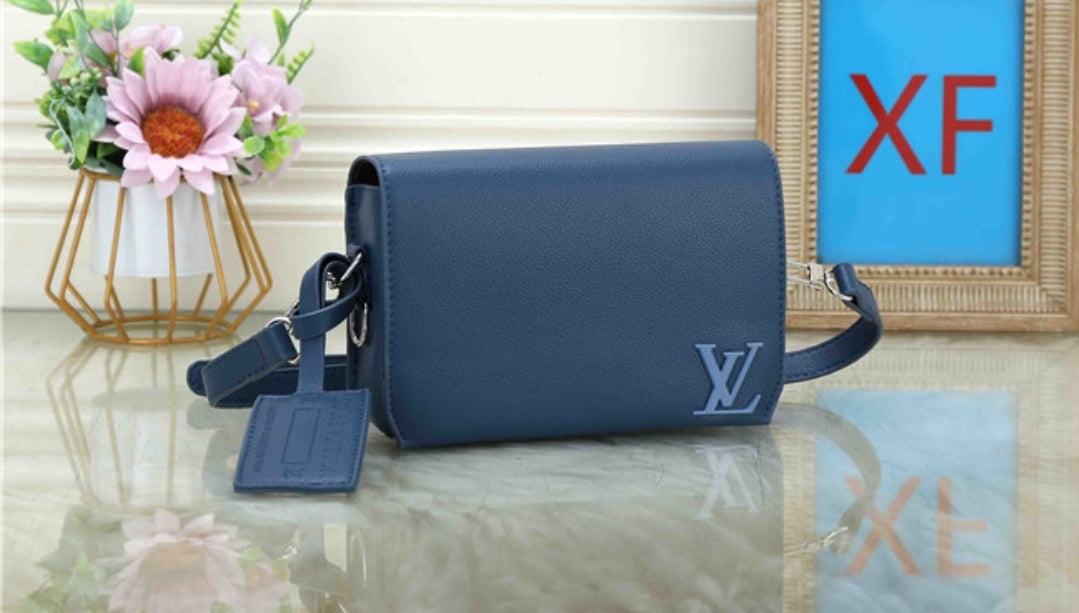 LV CROSSBODY BAGS 82367