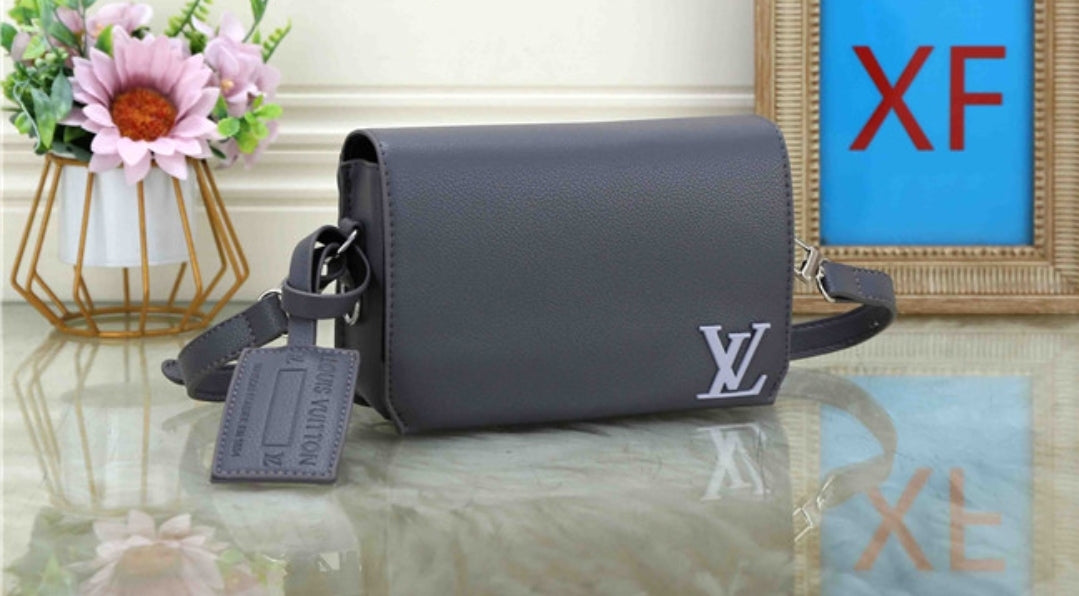 LV CROSSBODY BAGS 82367