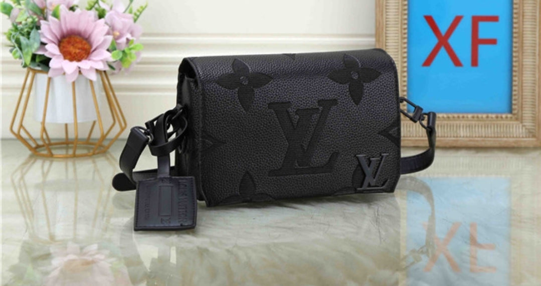 LV CROSSBODY BAGS 82367