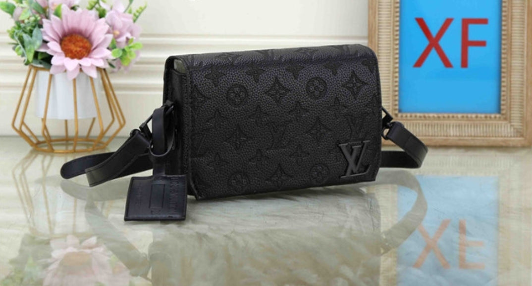 LV CROSSBODY BAGS 82367