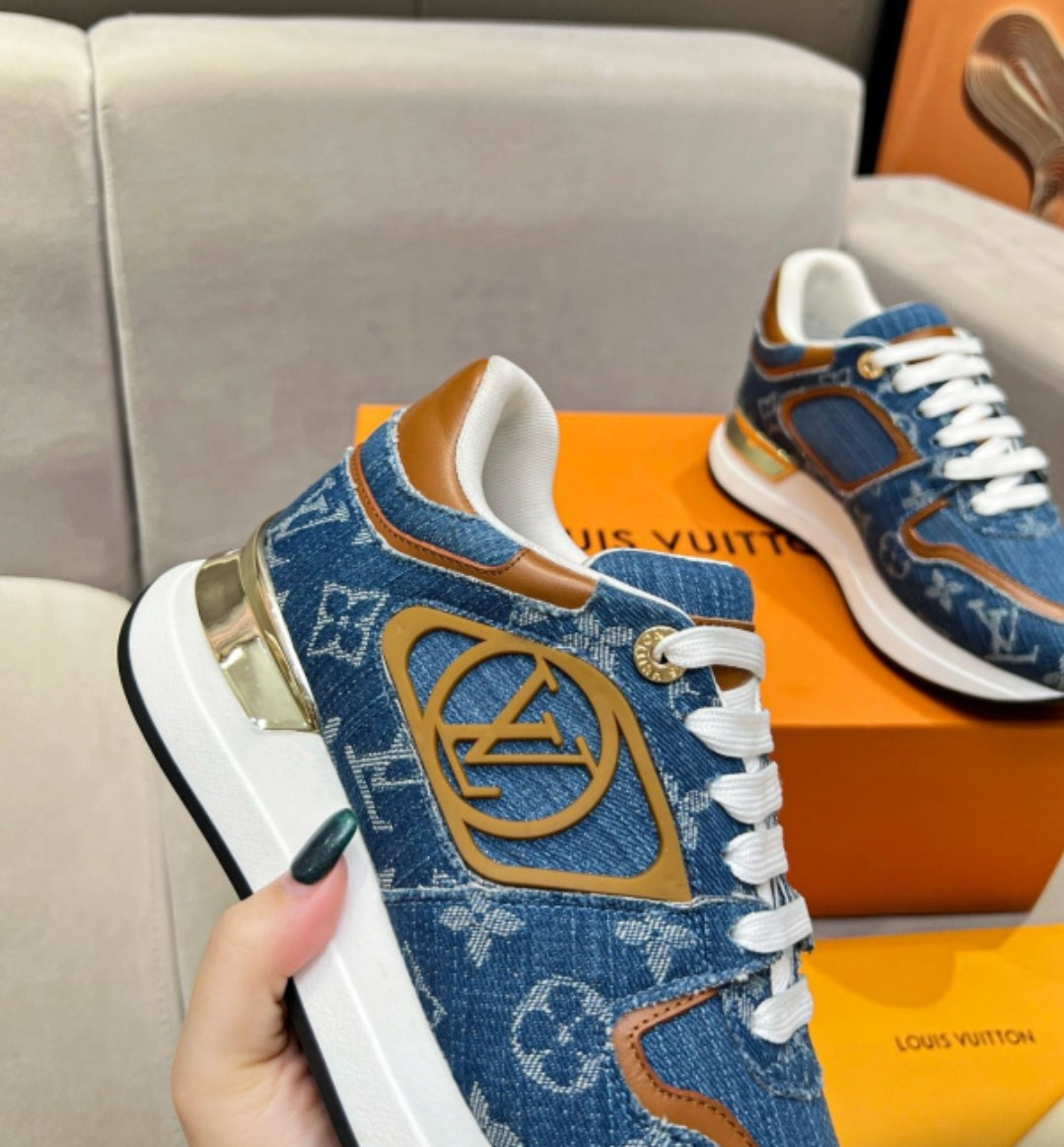 LV SNEAKERS