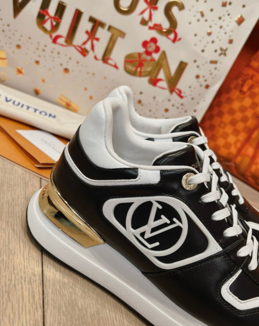 LV SNEAKERS