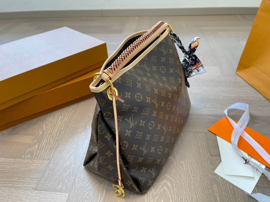 LV ARTSY BAG