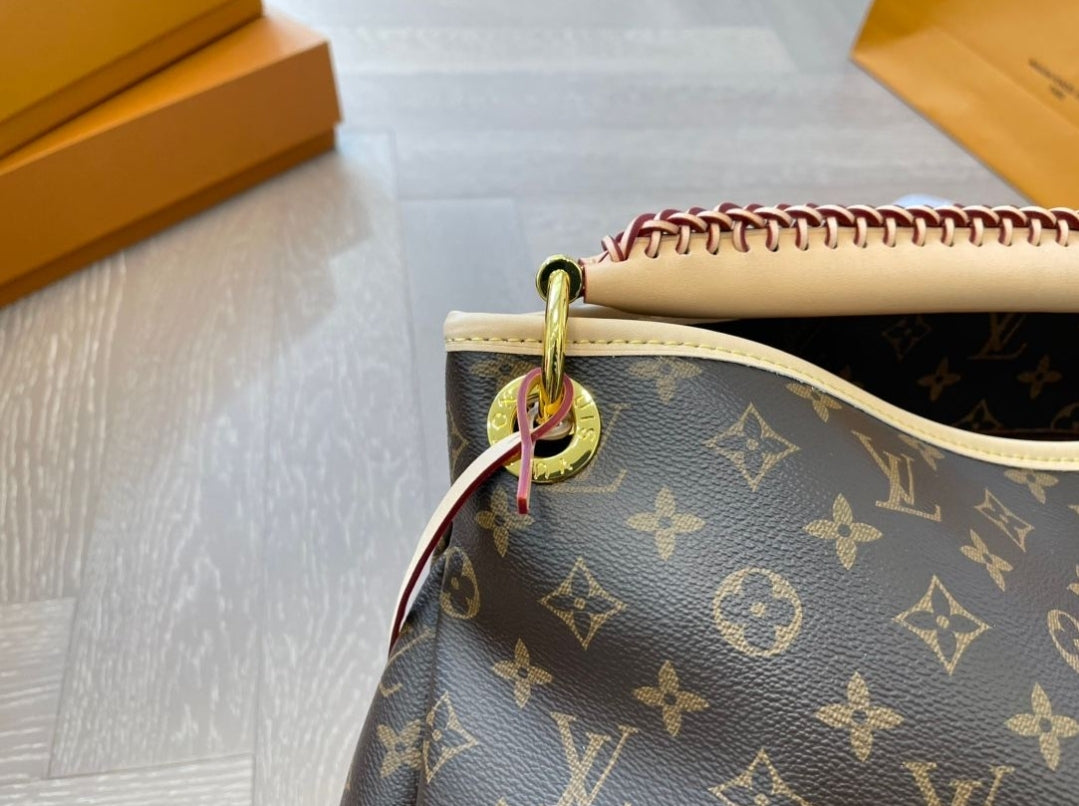 LV ARTSY BAG