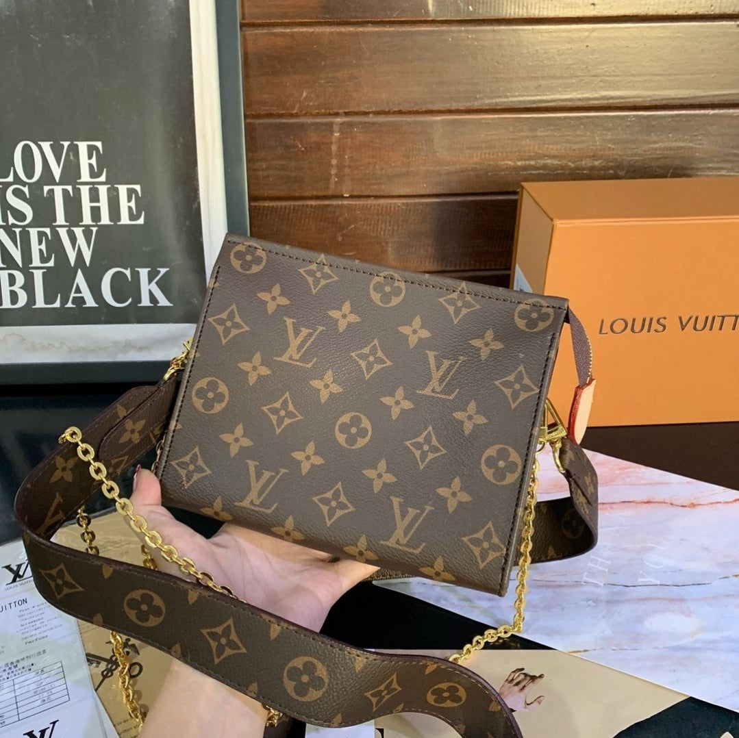 LV CROSSBODY SQUARE BAG