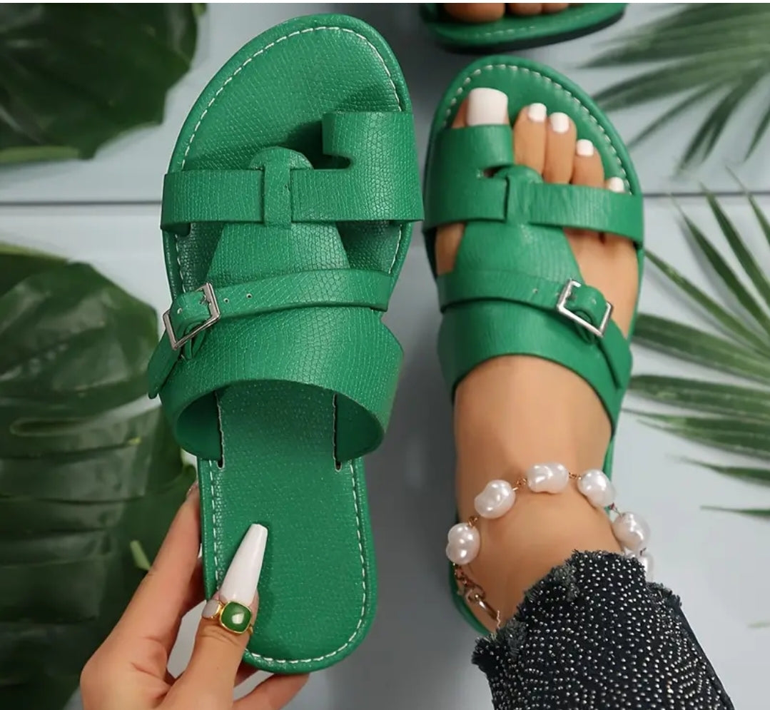 CUTE GREEN TOE SANDALS