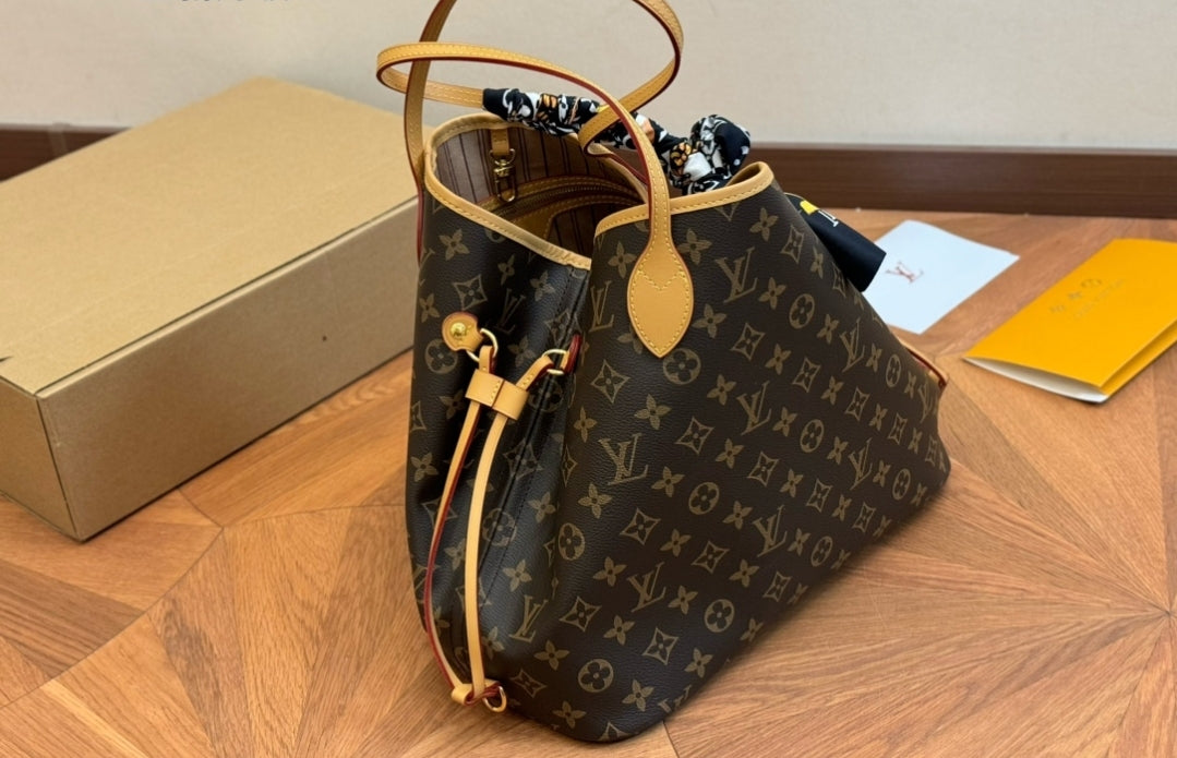 LV NEVERFULL BAG & WRISTLET