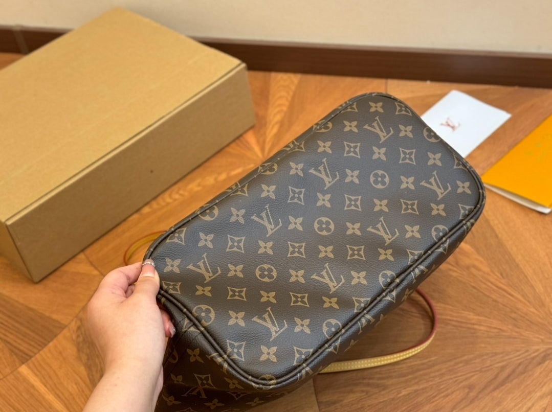 LV NEVERFULL BAG & WRISTLET