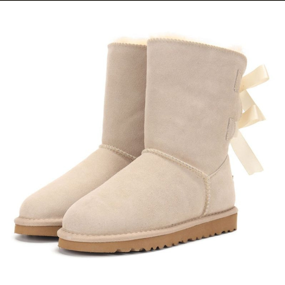 2 BOW UGGS