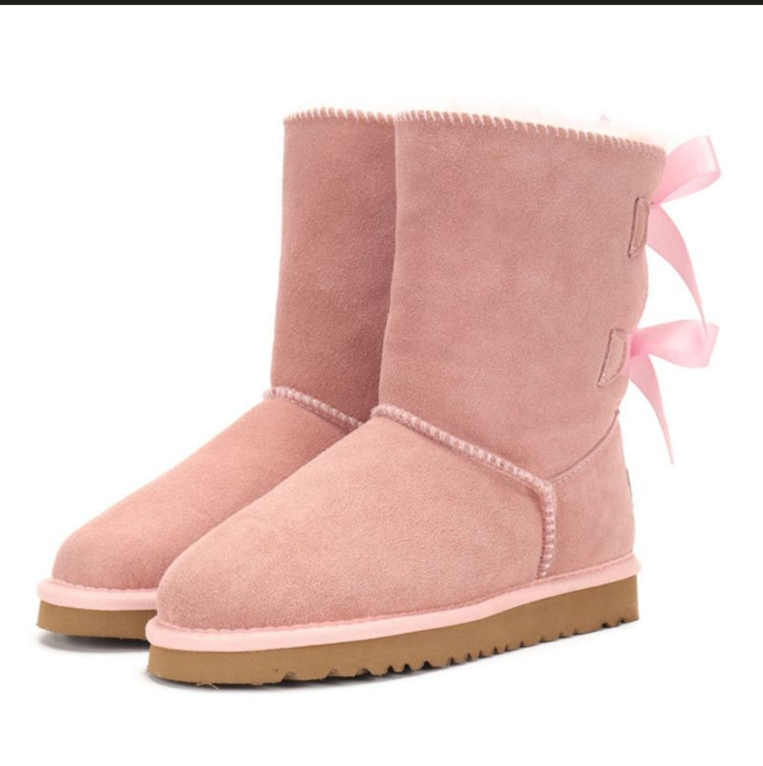 2 BOW UGGS