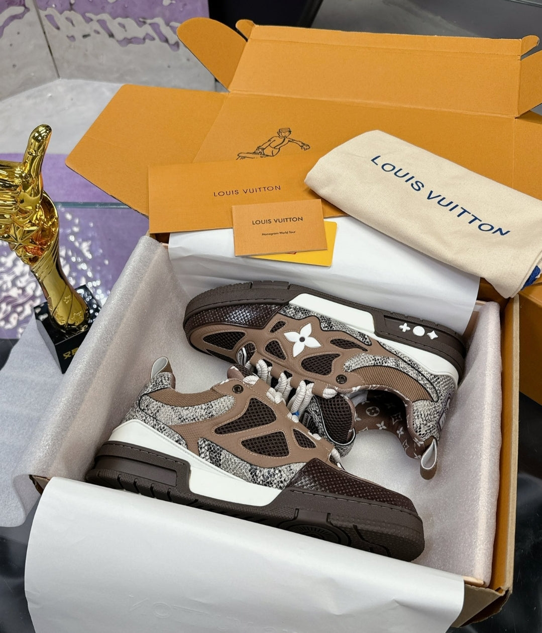 PRE-ORDER LV SNEAKERS