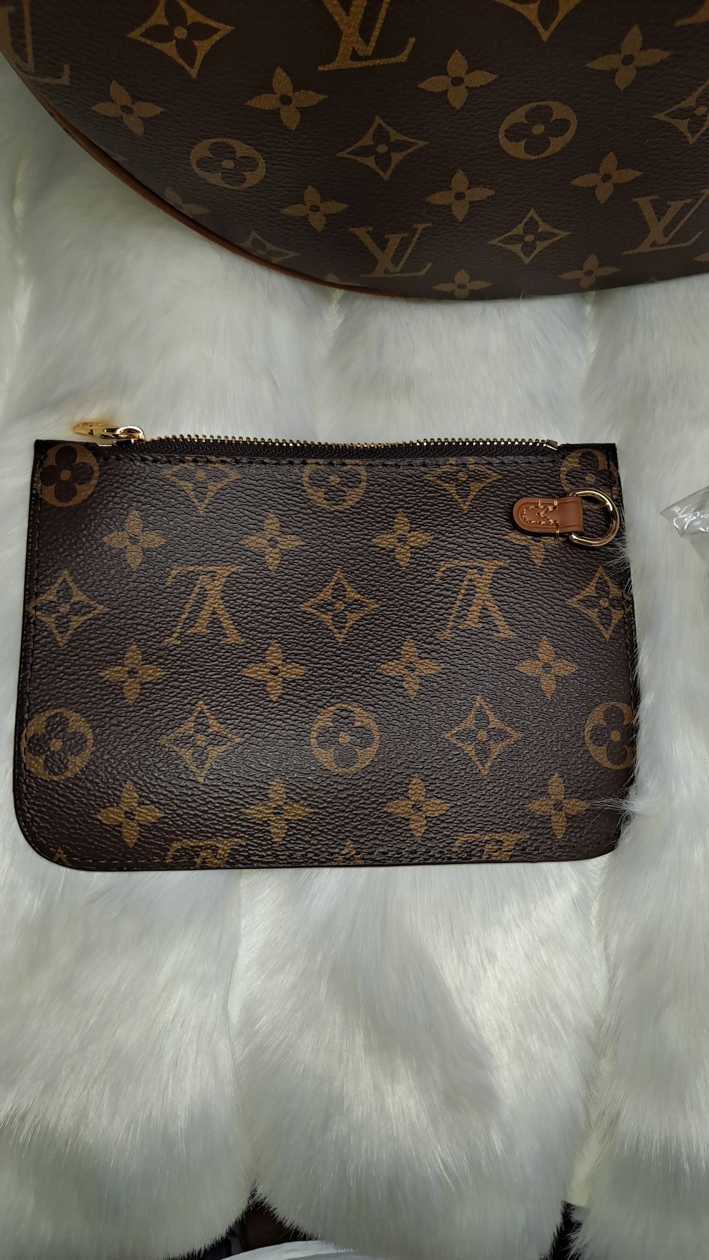 LV HOBO 35CM CROSSBODY BAG