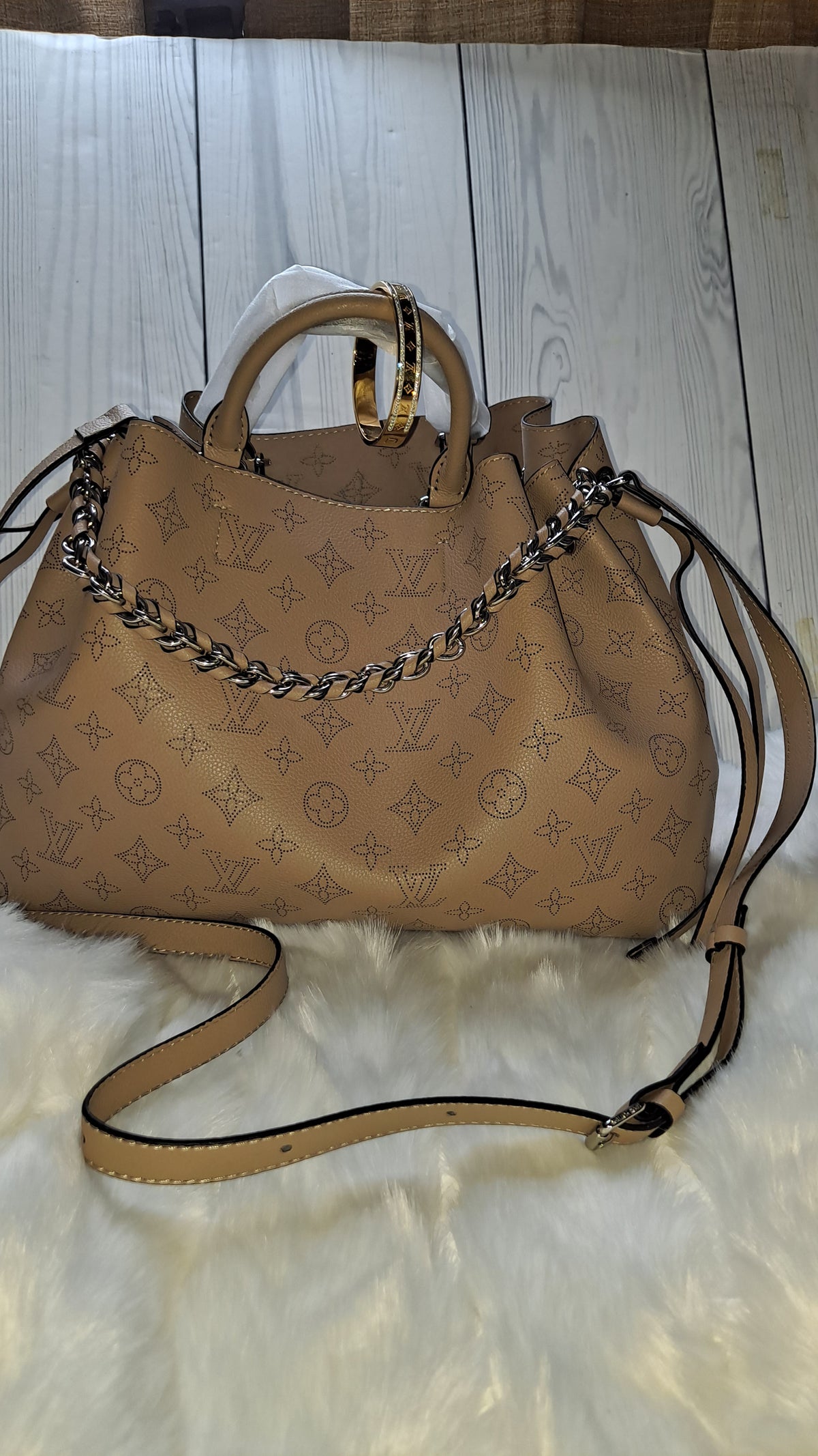 LOUISV TAN HOBO CROSSBODY BAG