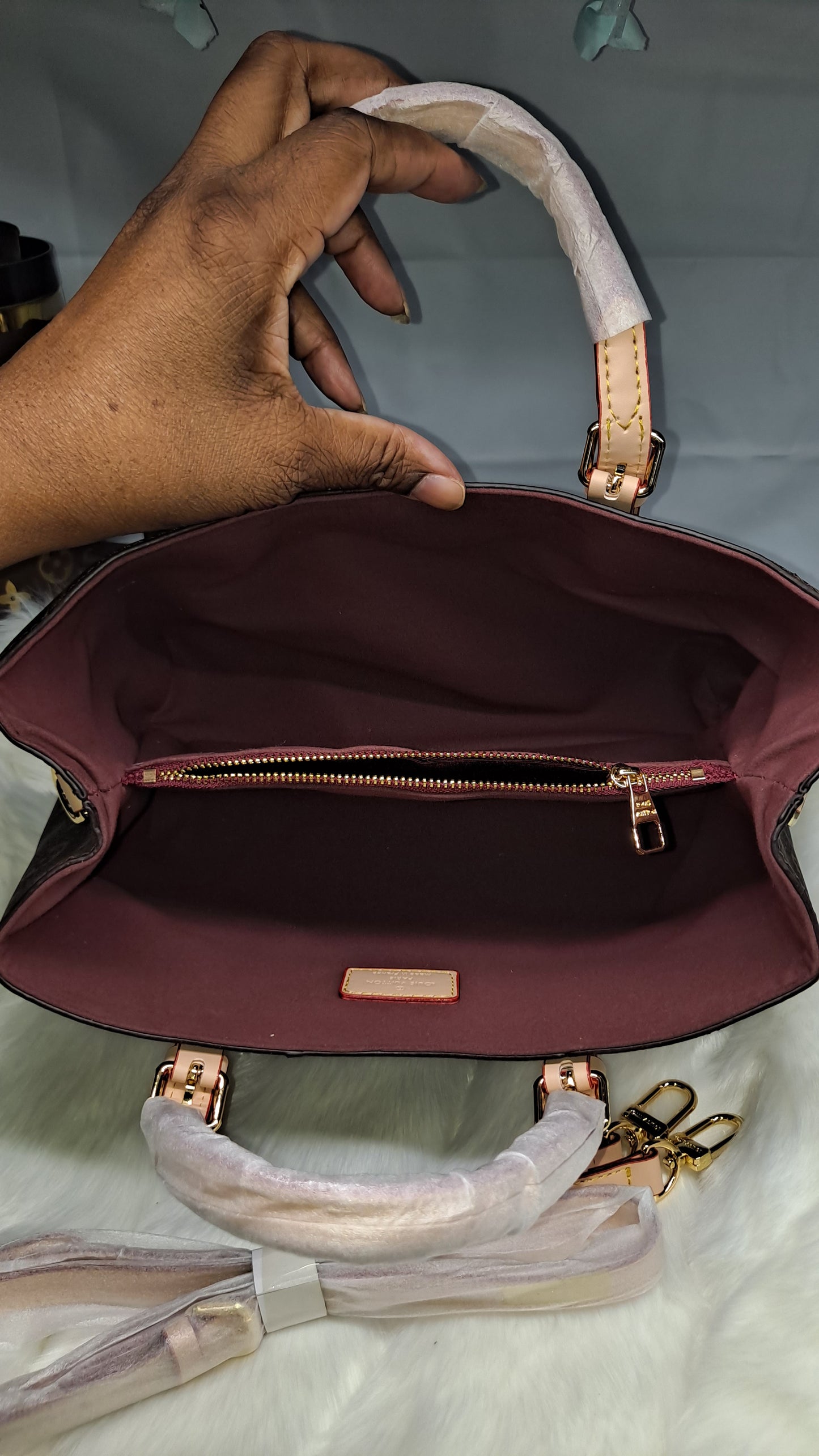 LV or HOBO OR CROSSBODY BAG OR WALLET