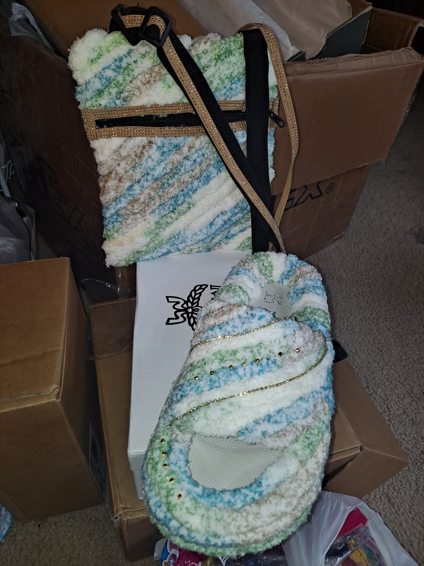 CHUNKY YARN SLIDES