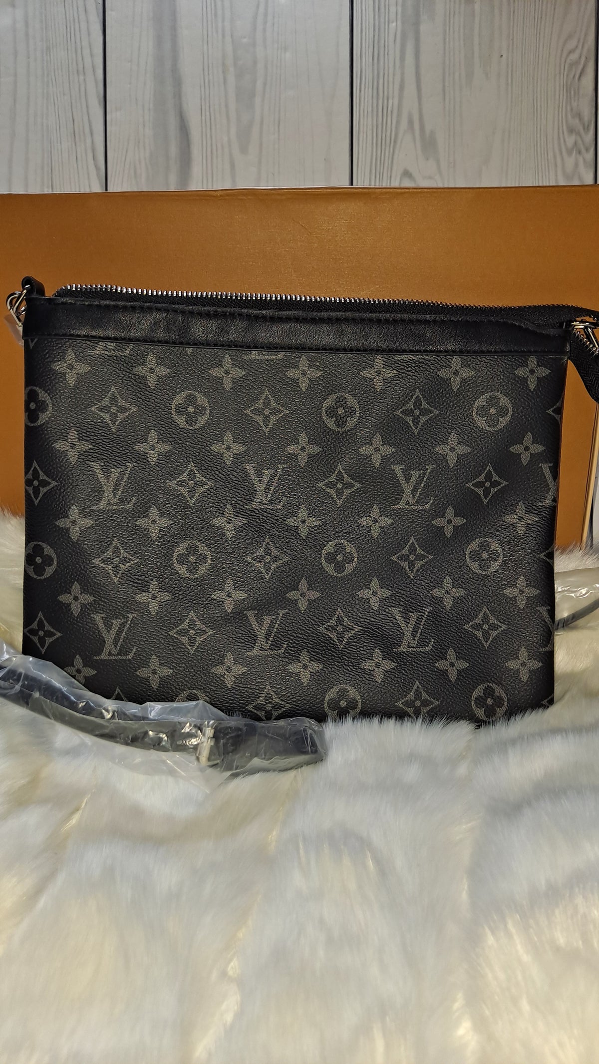 LOUISV BLACK AND GRAY FLAT CROSSBODY BAG