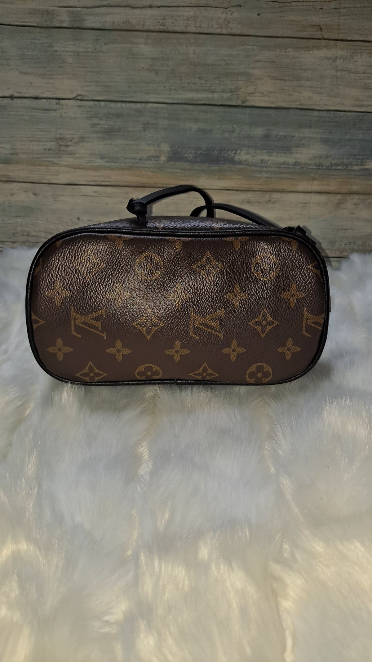 LOUISV BUCKET CROSSBODY BAG