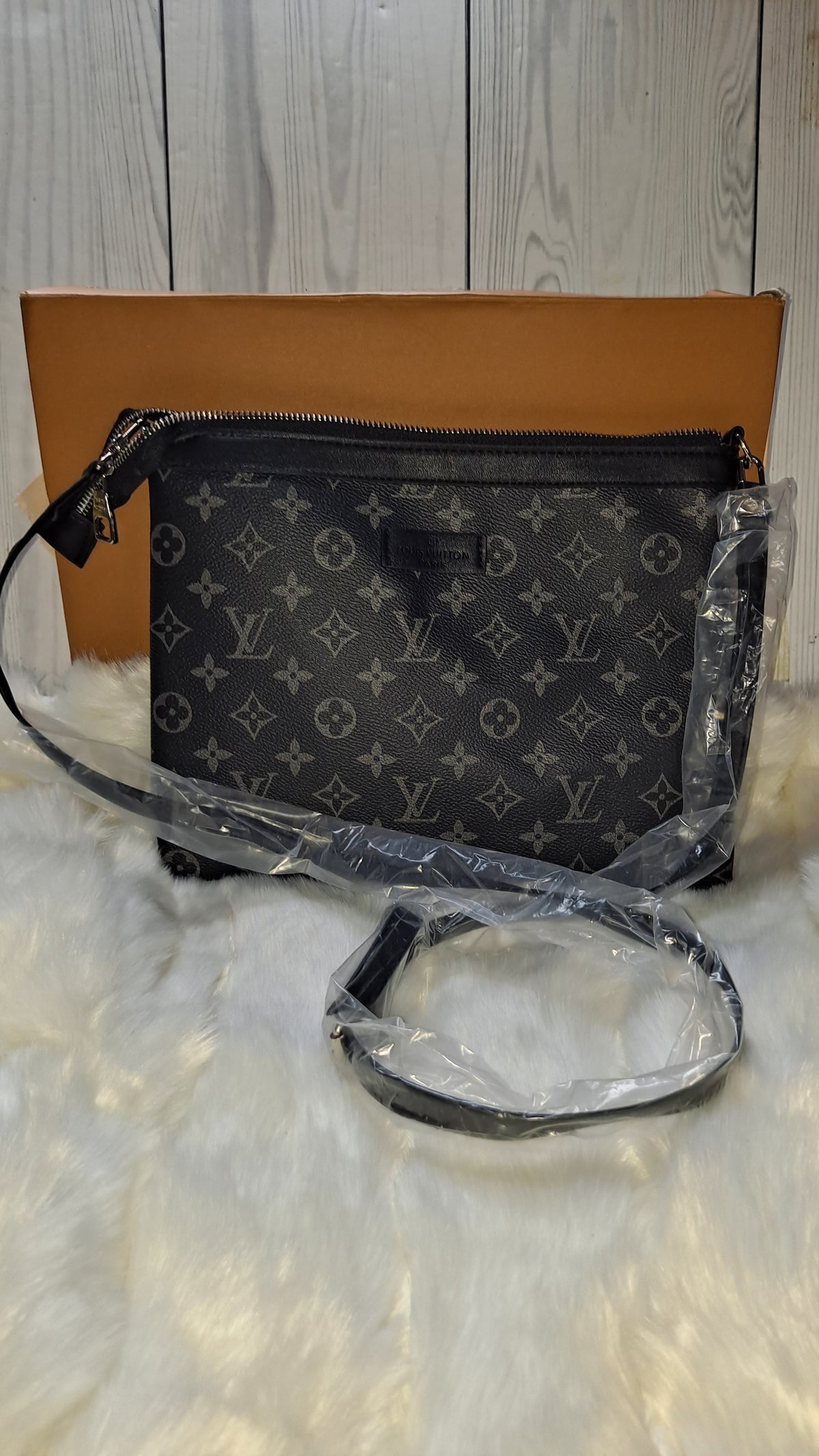 LOUISV BLACK AND GRAY FLAT CROSSBODY BAG