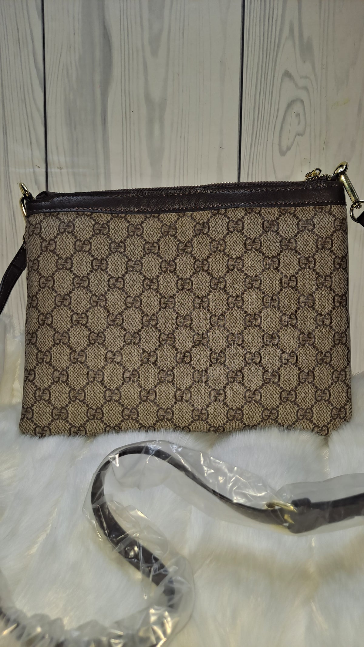 GUCC FLAT CROSSBODY BAG