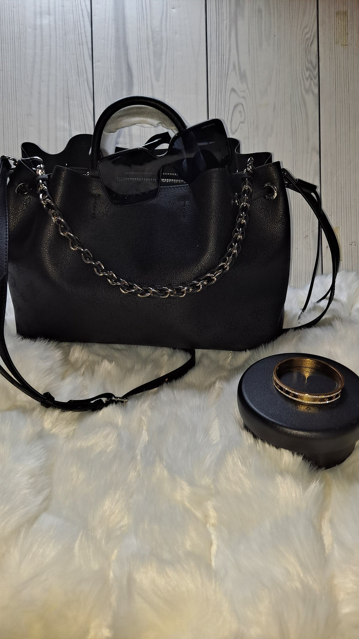 LOUISV BLACK HOBO BAG
