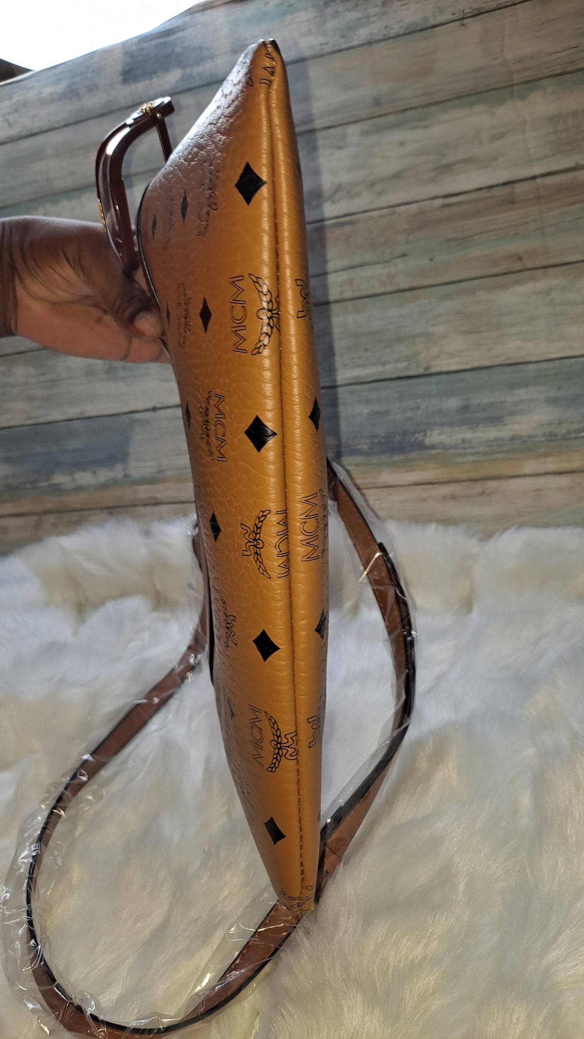 FLAT M(M CROSSBODY BAG