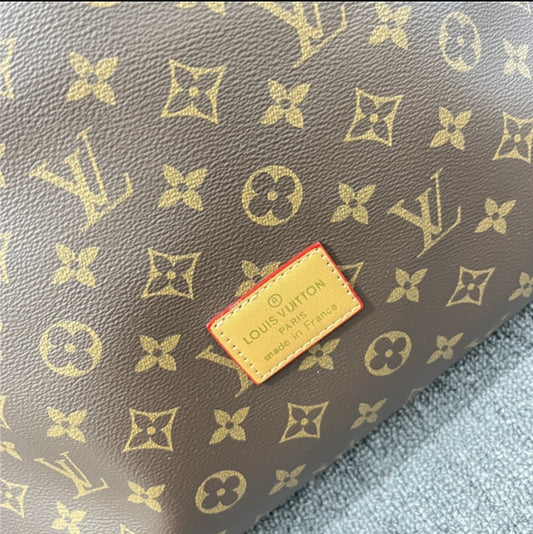 LV HOBO BAG 538