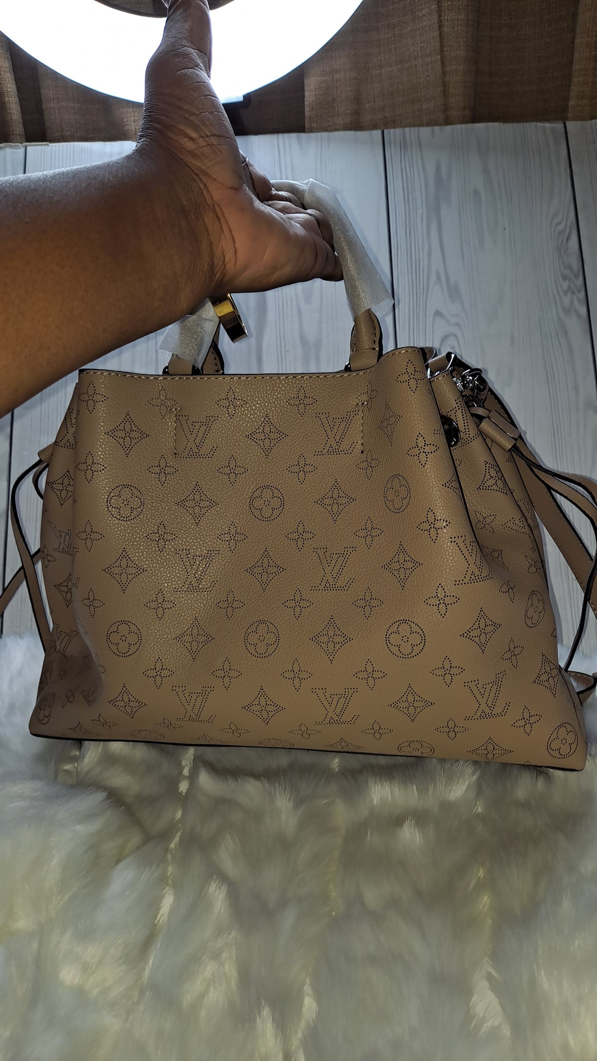 LOUISV TAN HOBO CROSSBODY BAG