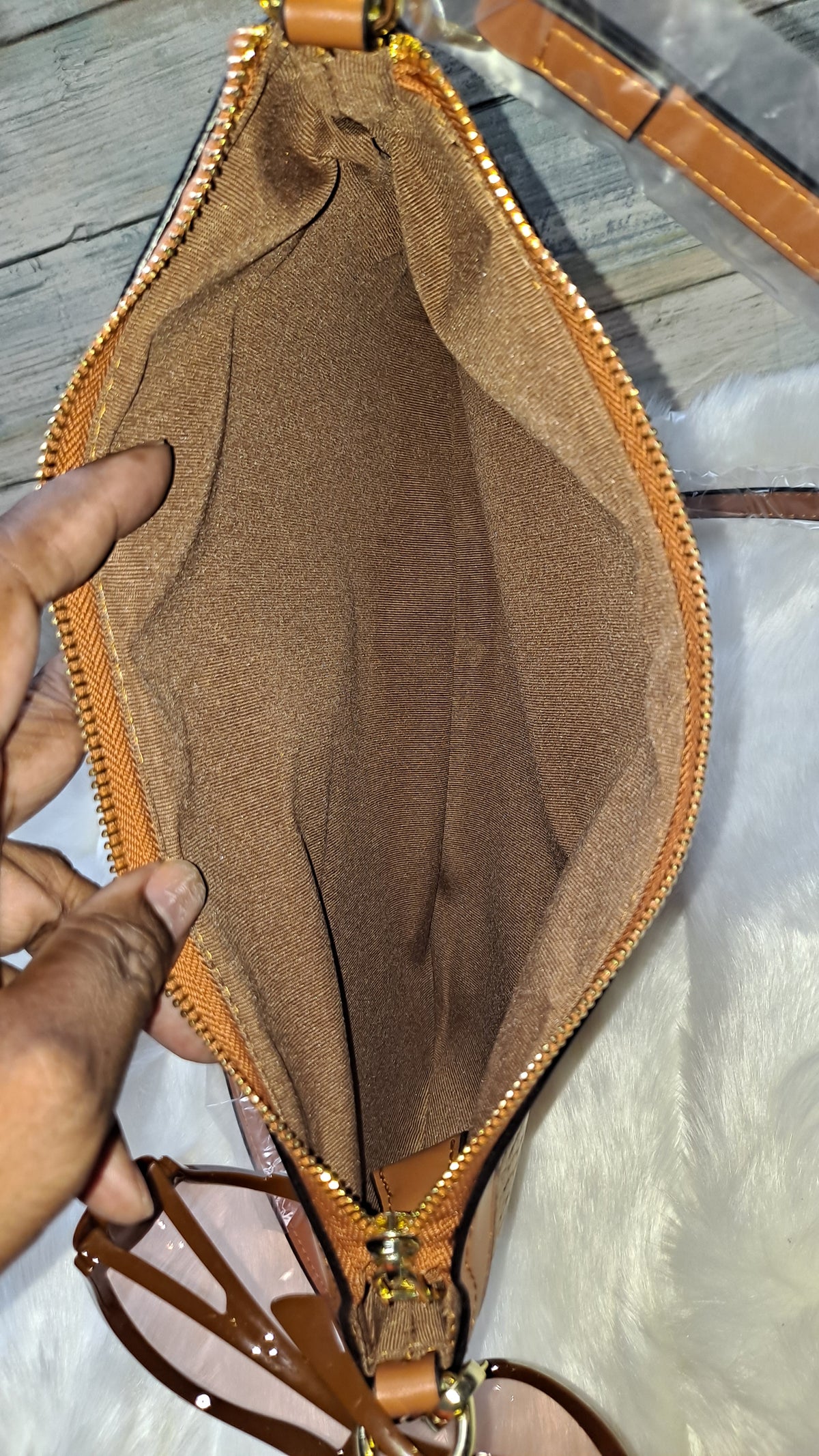 FLAT M(M CROSSBODY BAG
