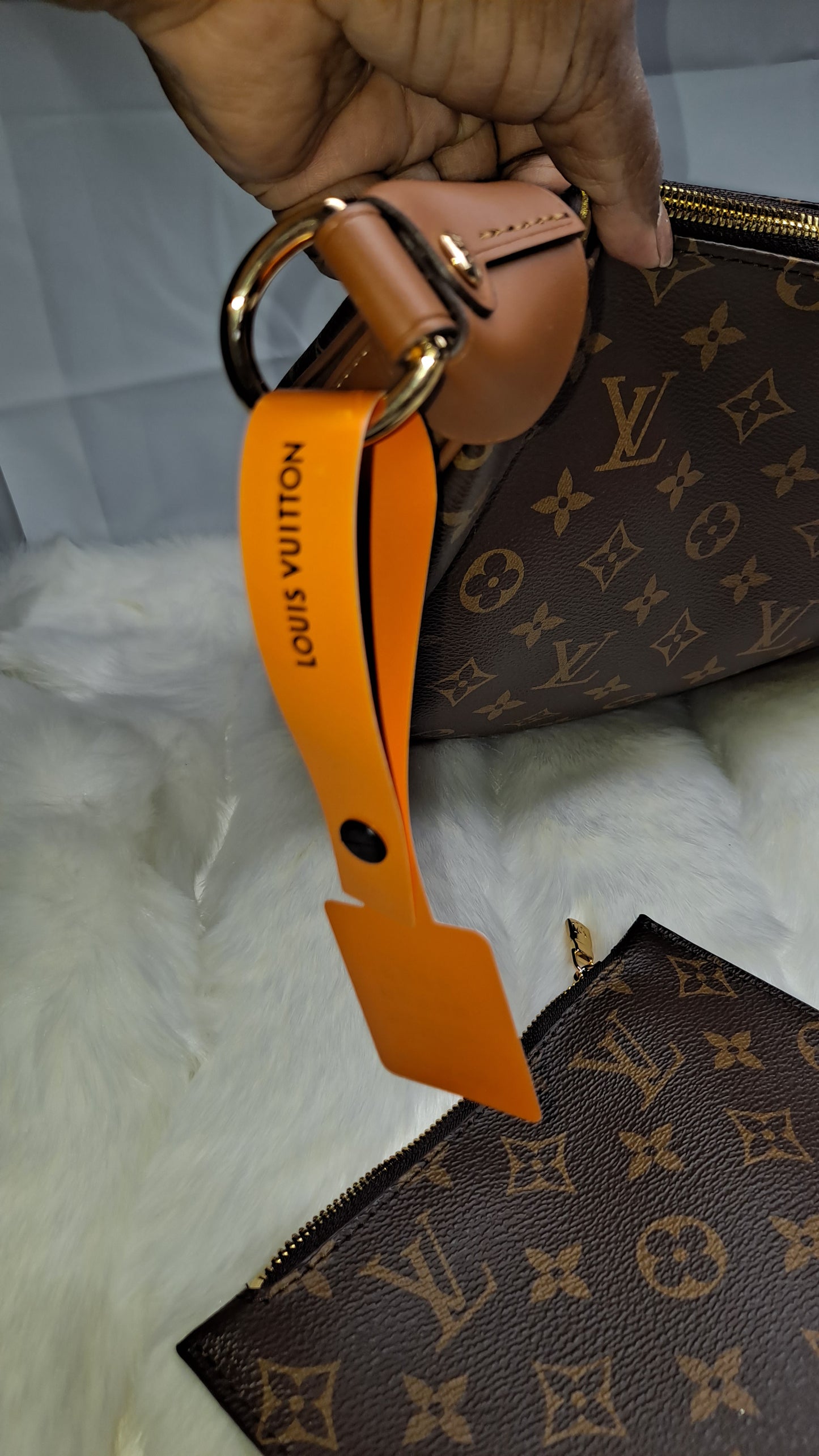 LV HOBO 35CM CROSSBODY BAG