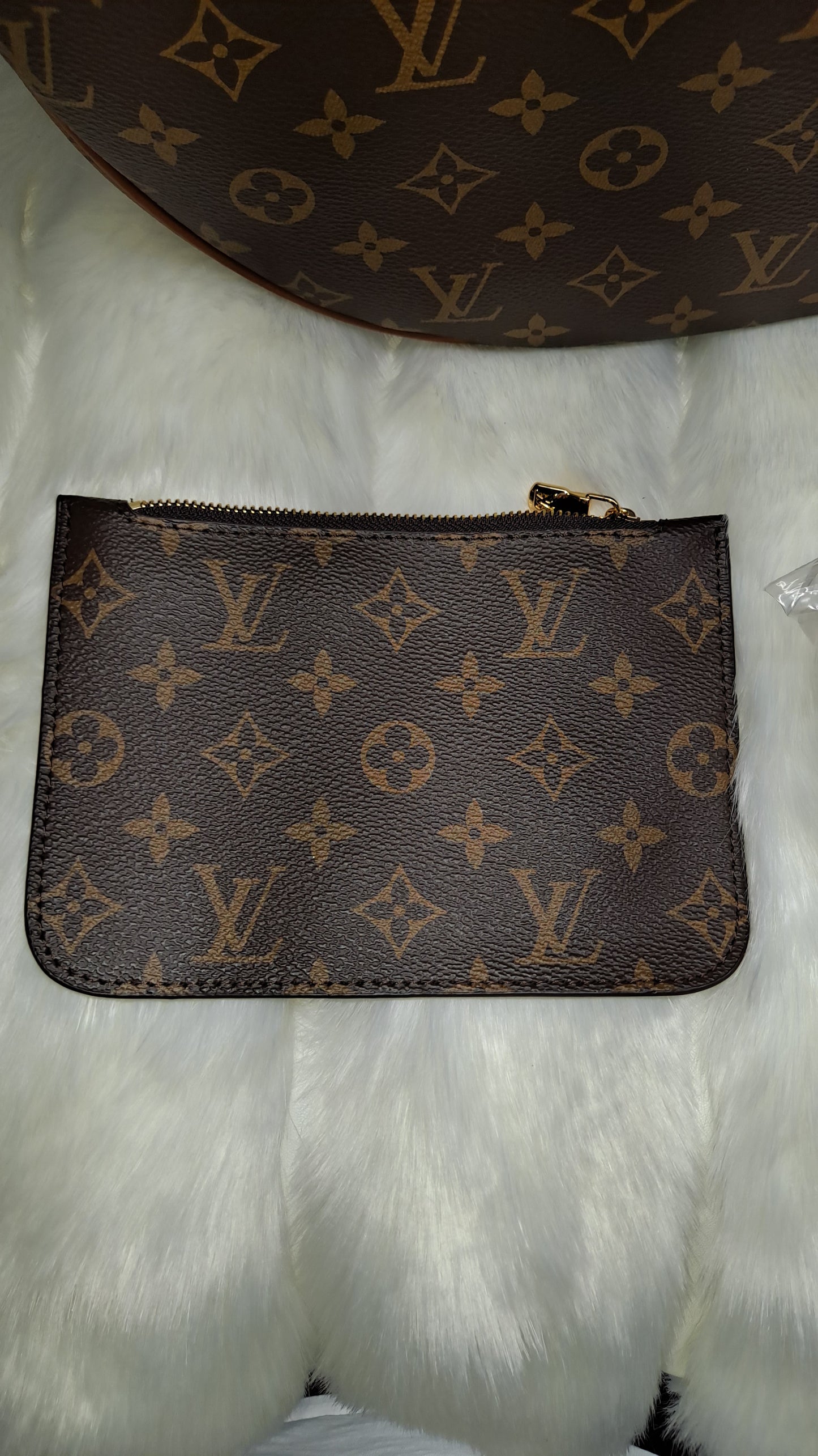 LV HOBO 35CM CROSSBODY BAG